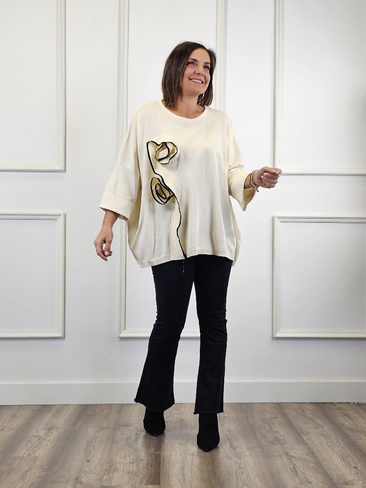 SUÉTER AMPLIO FLOR RELIEVE