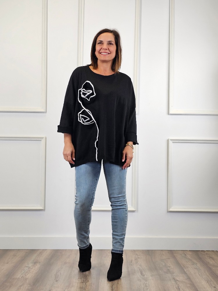 SUÉTER AMPLIO FLOR RELIEVE