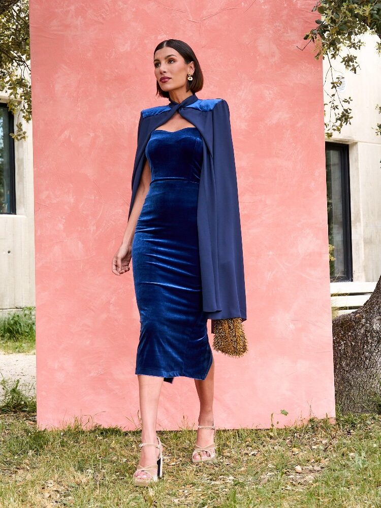 VESTIDO TERCIOPELO CON CAPA